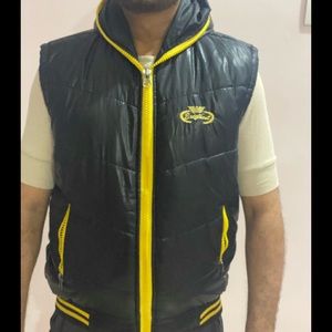 Oswal puffer jacket,half sleeve,size L